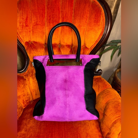 Heather Henry Color Block Fuchsia Fur & Black Pebbled Leather Tote Bag - Picture 10 of 13